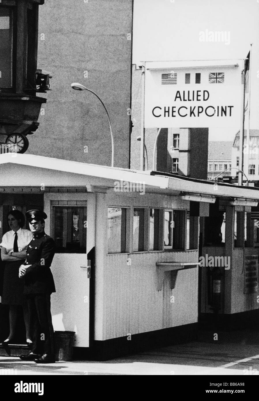 Geografia / viaggio, Germania, Berlino, muro, Checkpoint Charlie, valico di frontiera per Allied Personal, Friedrichstrasse, polizia militare britannica, 1970, Foto Stock