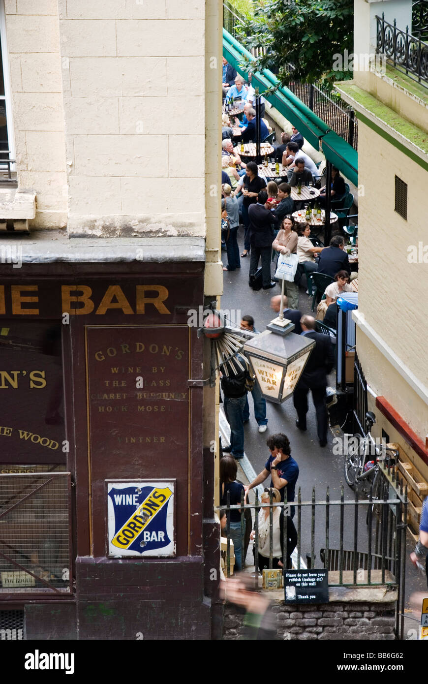 Gordon's Wine Bar su Villiers street a Charing Cross e terrapieno, Londra Inghilterra REGNO UNITO Foto Stock