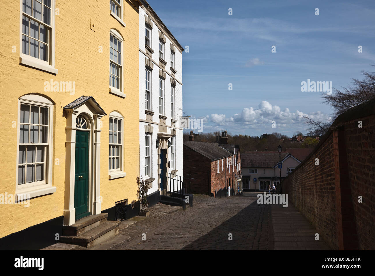 Case cittadine Georgiane sulla Chiesa Hill, Knutsford, Cheshire. Foto Stock