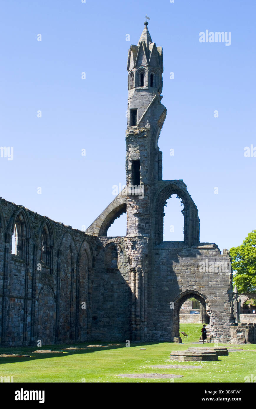 La torre e la West Gable dei rovinato St Andrews Cattedrale Fife Scotland Regno Unito Regno Unito Foto Stock