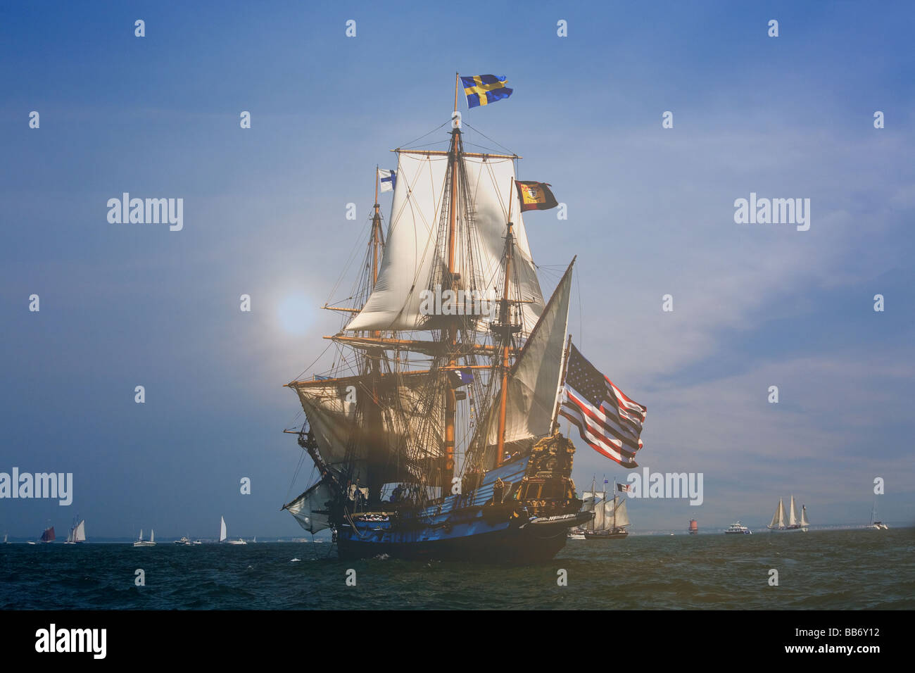 Tall Ship durante la sfilata delle navi, Norfolk, Virginia Foto Stock