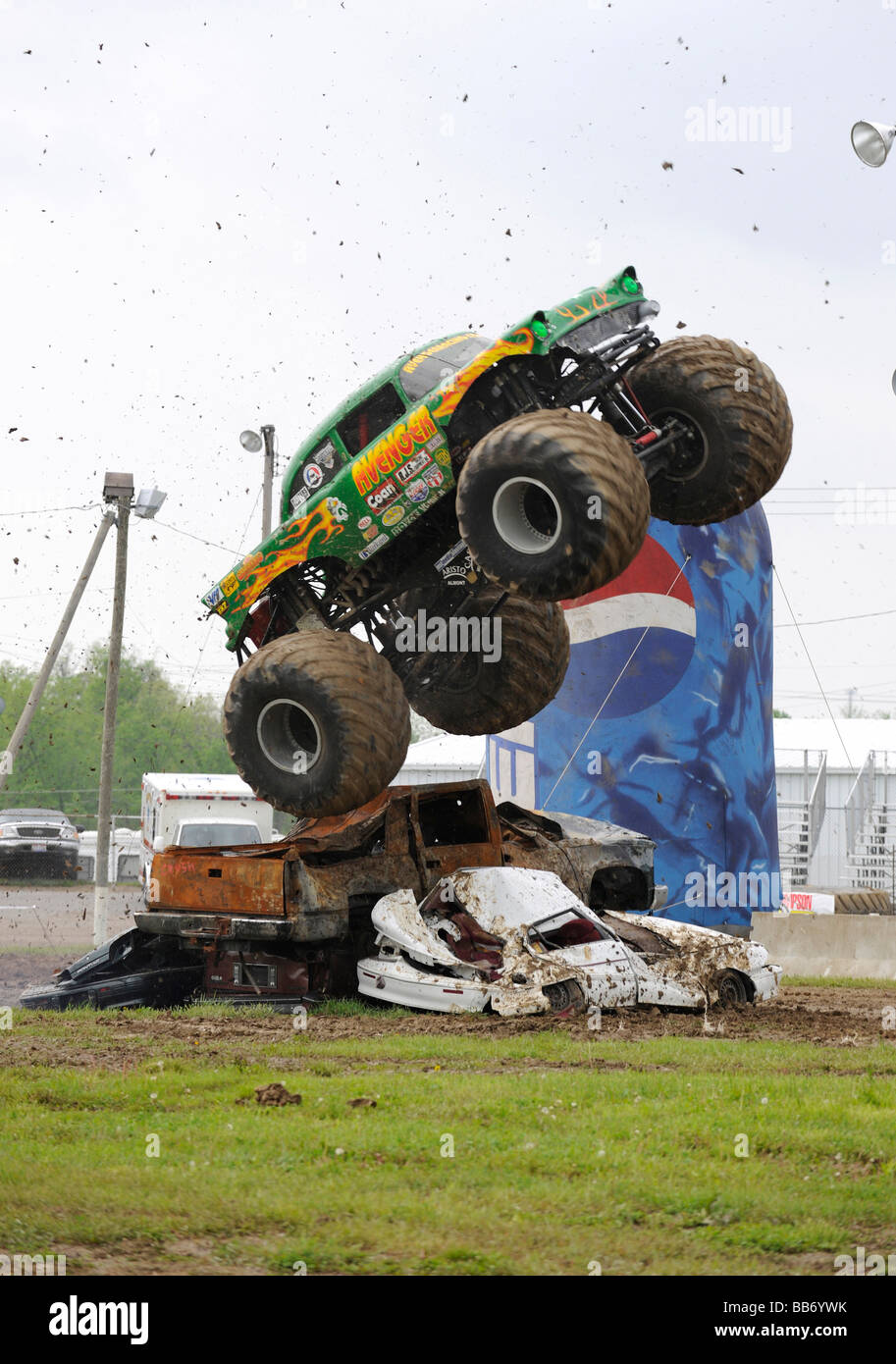Avenger monster truck in freestyle a 4x4 Off-Road Jamboree Monster Truck Show Foto Stock