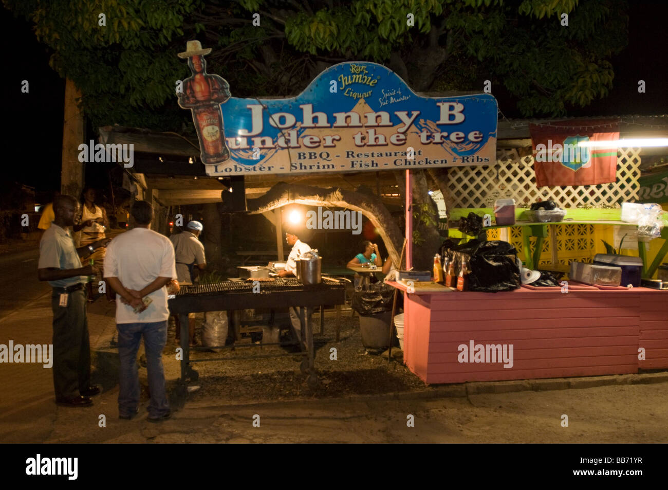 Johnny B sotto l'albero lolo St Martin St Maarten Foto Stock