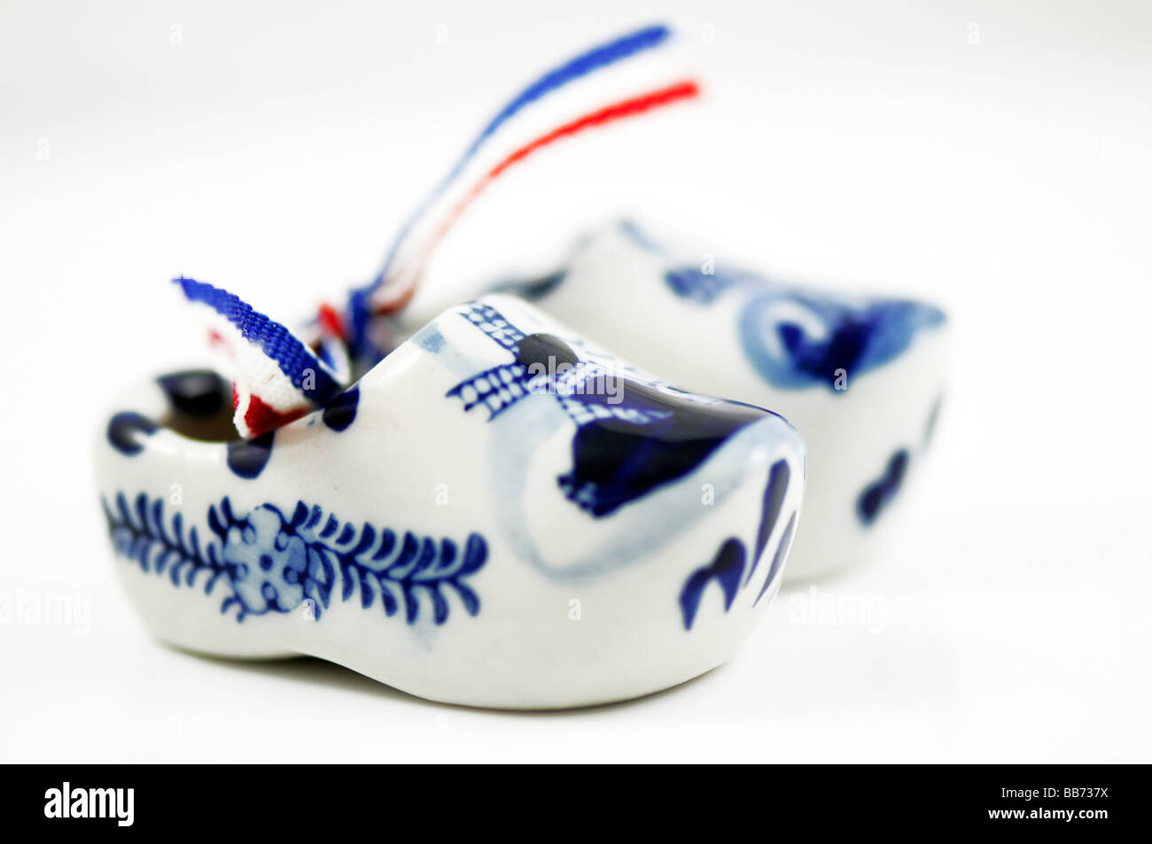 Negozio di souvenir olandesi, pattino di porcellana zoccoli olandese Foto Stock
