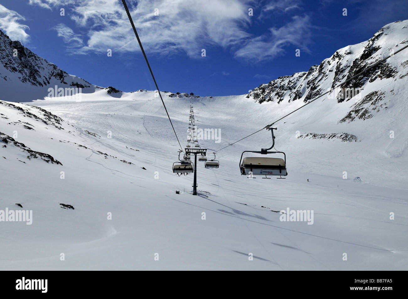 Ski Run e Fernau Bahn seggiovia presso il ghiacciaio dello Stubai in Tirolo, Austria, Europa Foto Stock