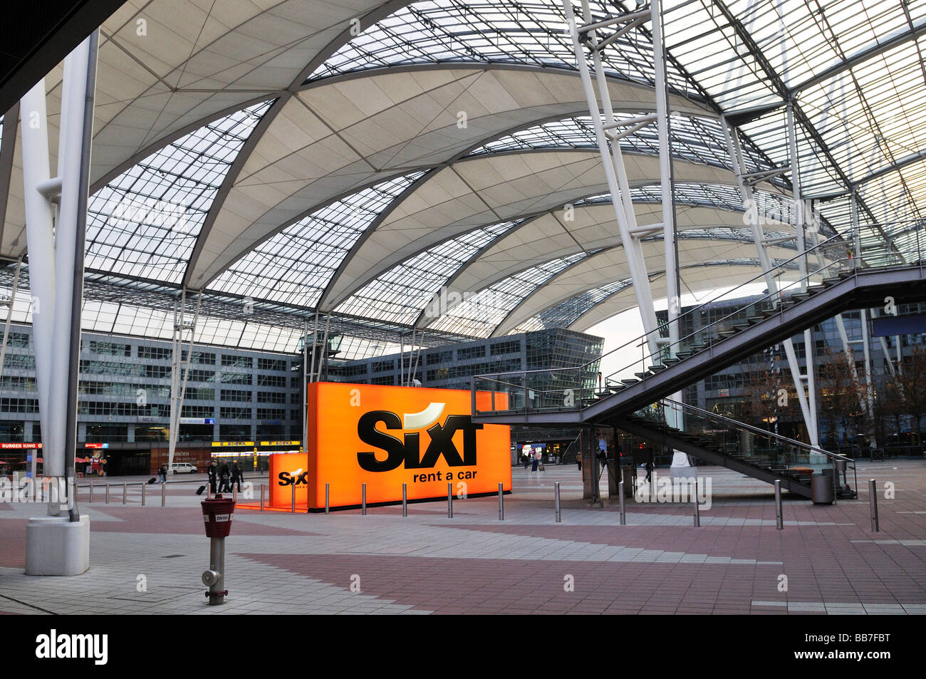 Annuncio per SIXT autonoleggio servizio, terminale 2, MUC II, Aeroporto di Monaco di Baviera, Germania, Europa Foto Stock