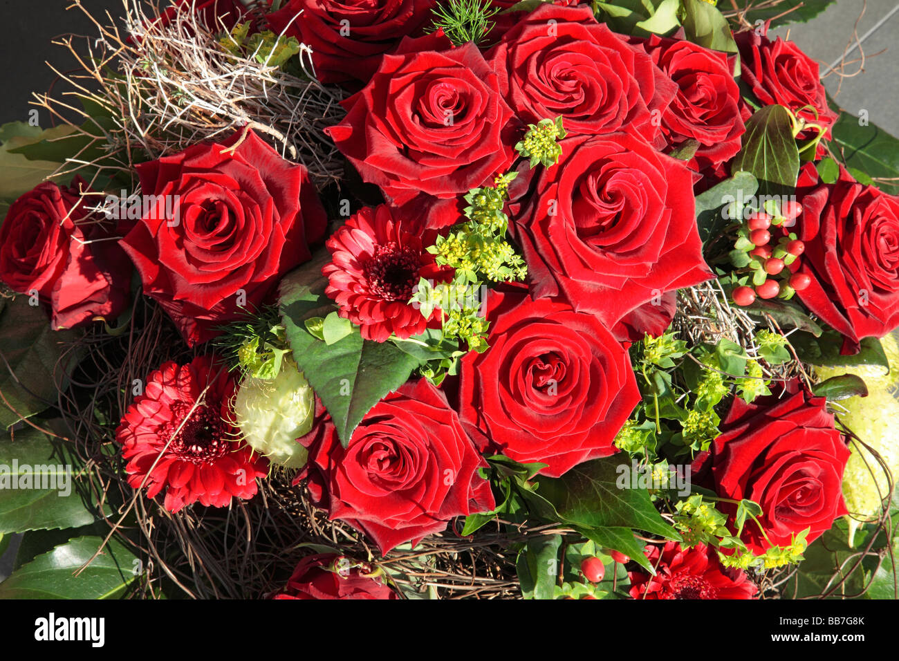 Natura, piante, fiori, mazzo di fiori con rose rosse Foto Stock