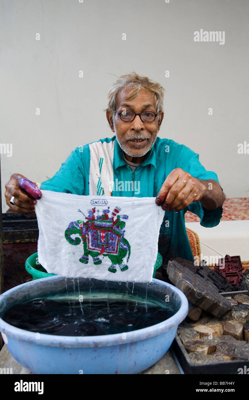 Uomo indiano imprinting tessile, Nord India, India, Asia Foto Stock