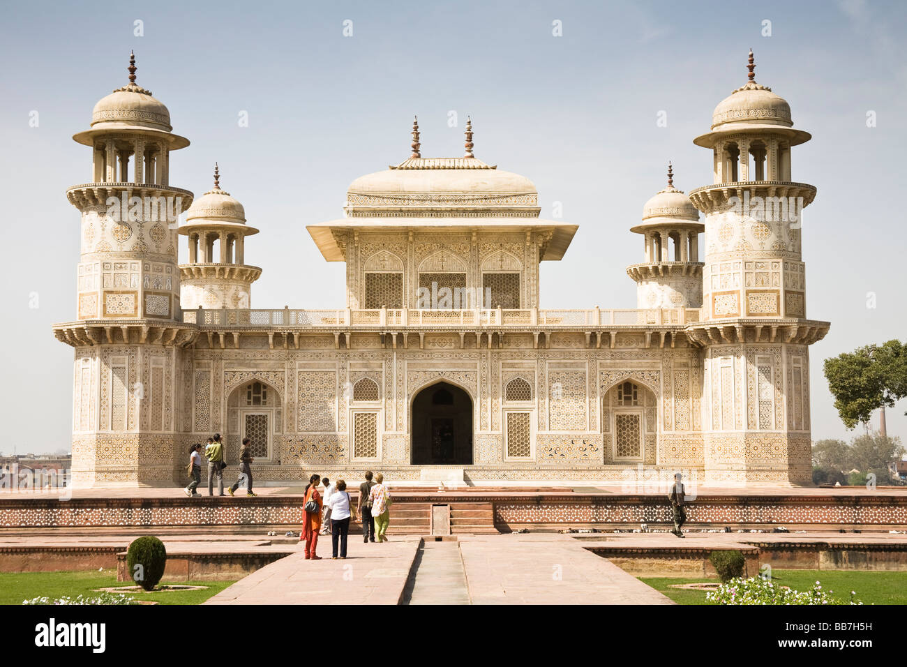 Il Itimad-ud-Daulah mausoleo, noto anche come il bambino Taj, Agra, Uttar Pradesh, India Foto Stock