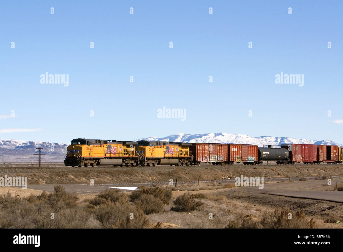 Treno merci a est di Boise Idaho Foto Stock