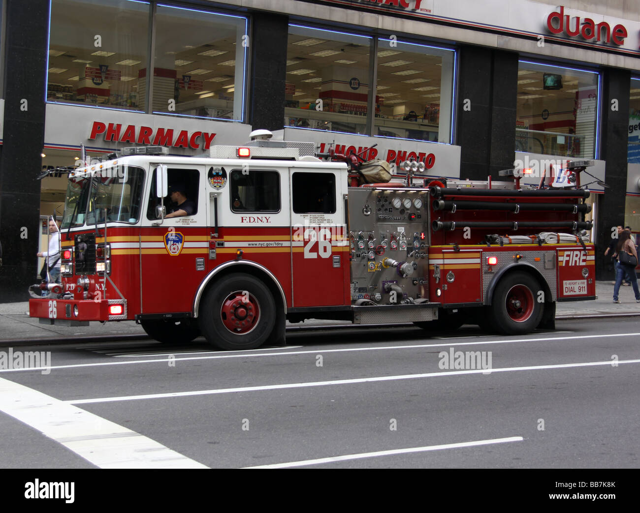Camion fuoco al di fuori di un piccolo incidente all'Empire State Building, Manhatten Foto Stock
