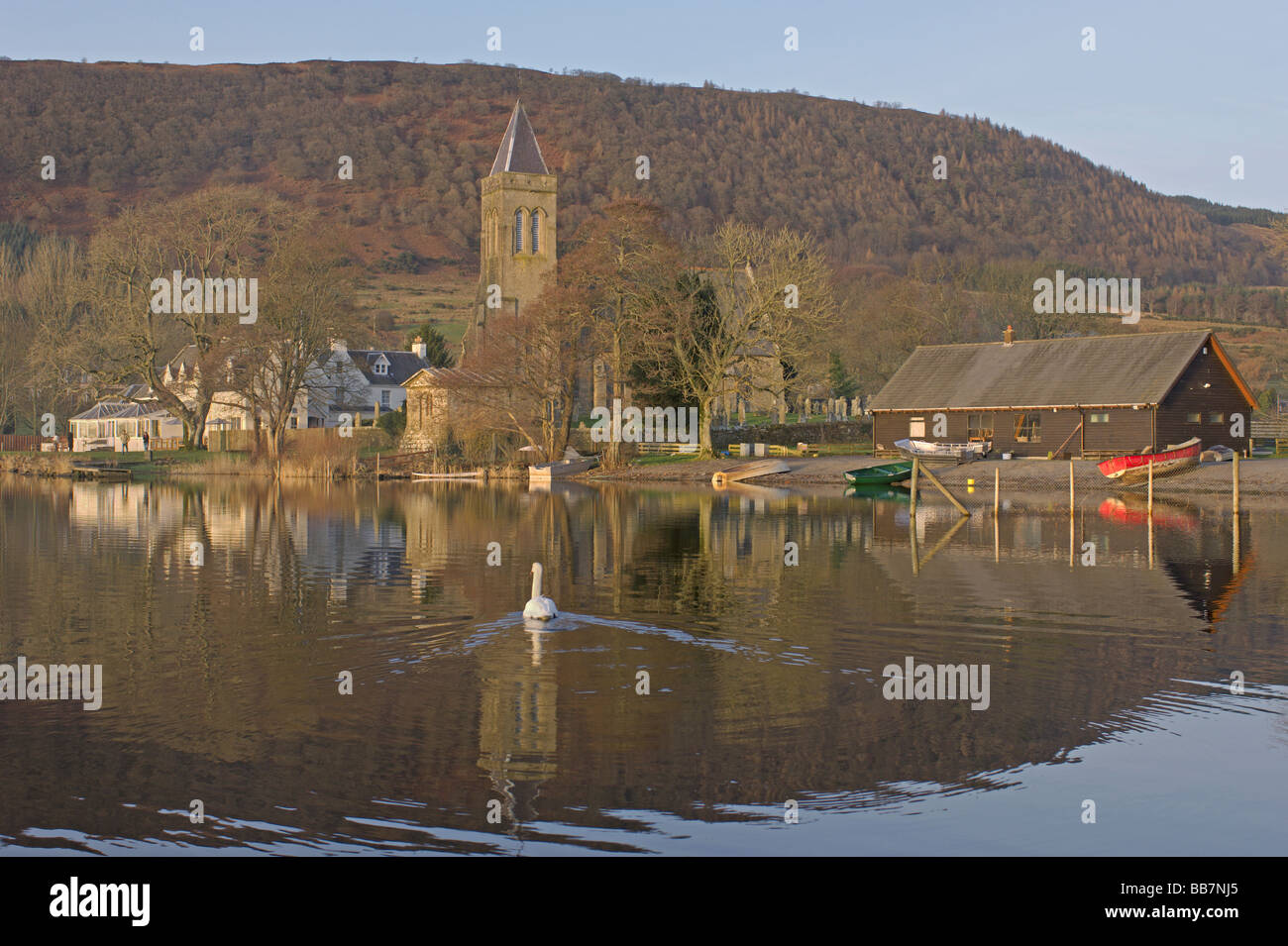 Riflessioni invernale Lago di Menteith Loch Lomond e il Trossachs National Park Aberdeen Scotland Foto Stock