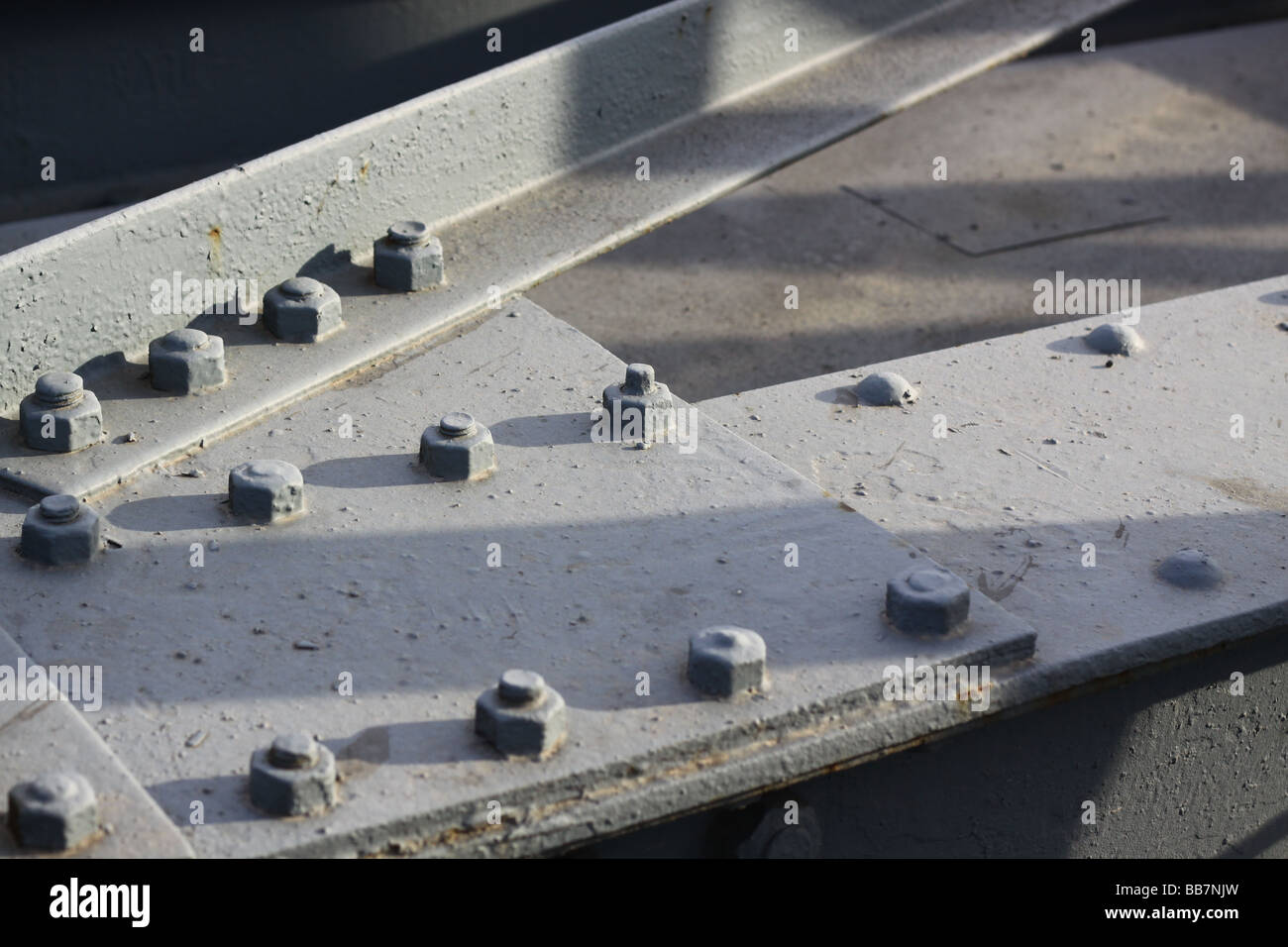 Dettagli di un ponte in acciaio a Roma, Italia. Foto Stock