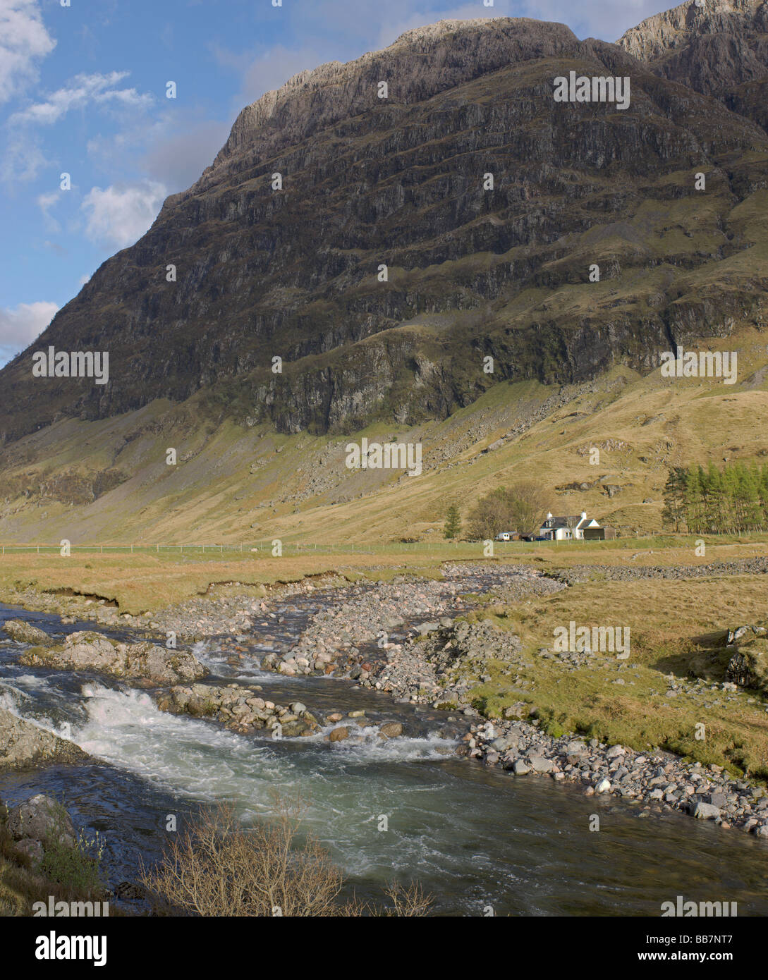 Immagine unita Coe del fiume che scorre attraverso Glencoe Highland Regione Scozia Giugno 2008 Foto Stock