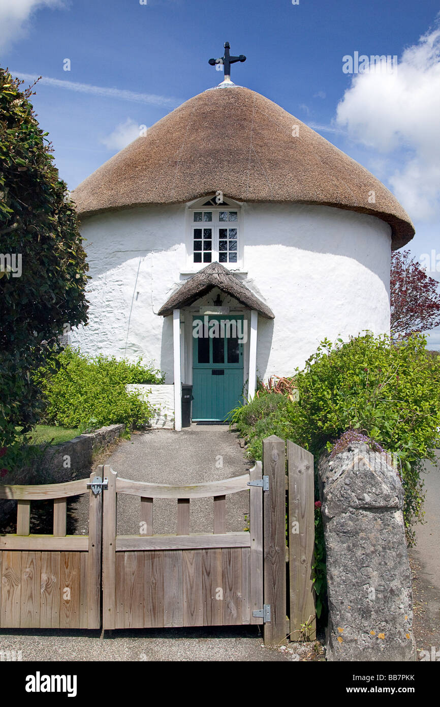 Veryan roundhouse nel pittoresco villaggio, Cornwall, Regno Unito Foto Stock