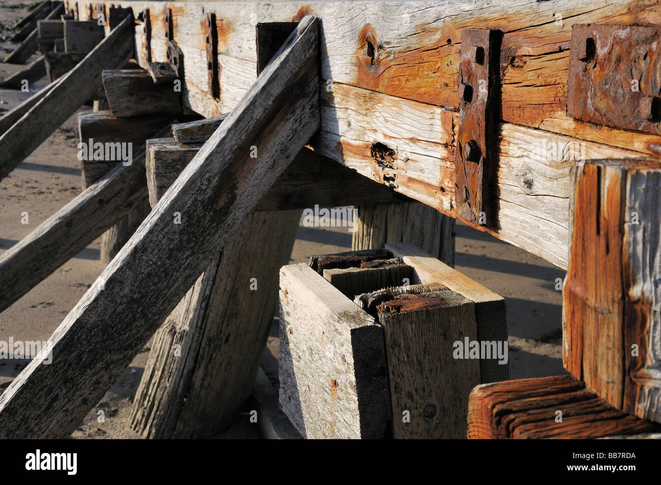 Dettaglio da abbandonati scivolo in legno (vita vecchia stazione barca- Appledore/Watertown) Foto Stock