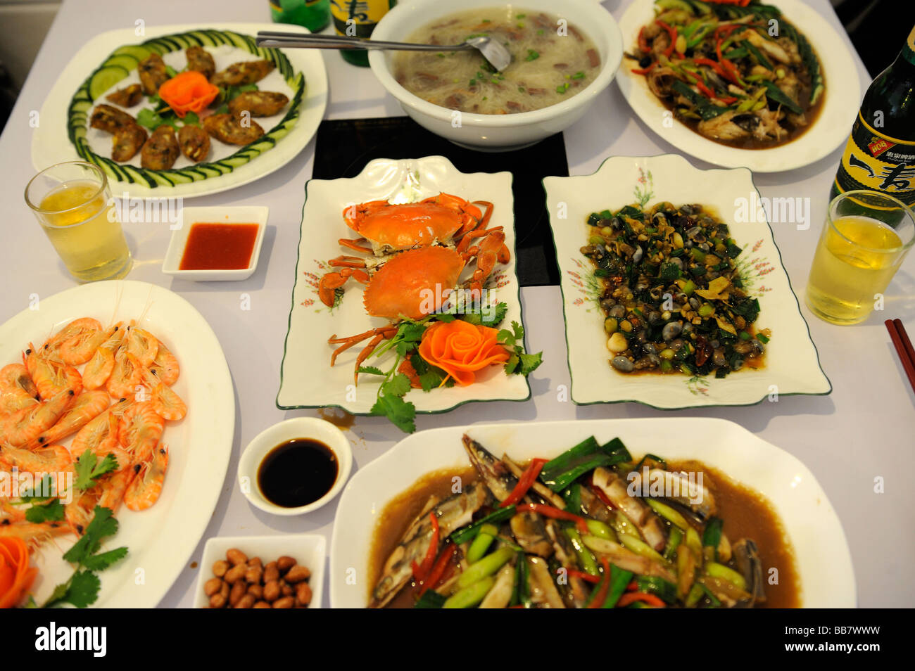 Piatti di cibo in un ristorante di Quanzhou, Fujian, Cina. Foto Stock