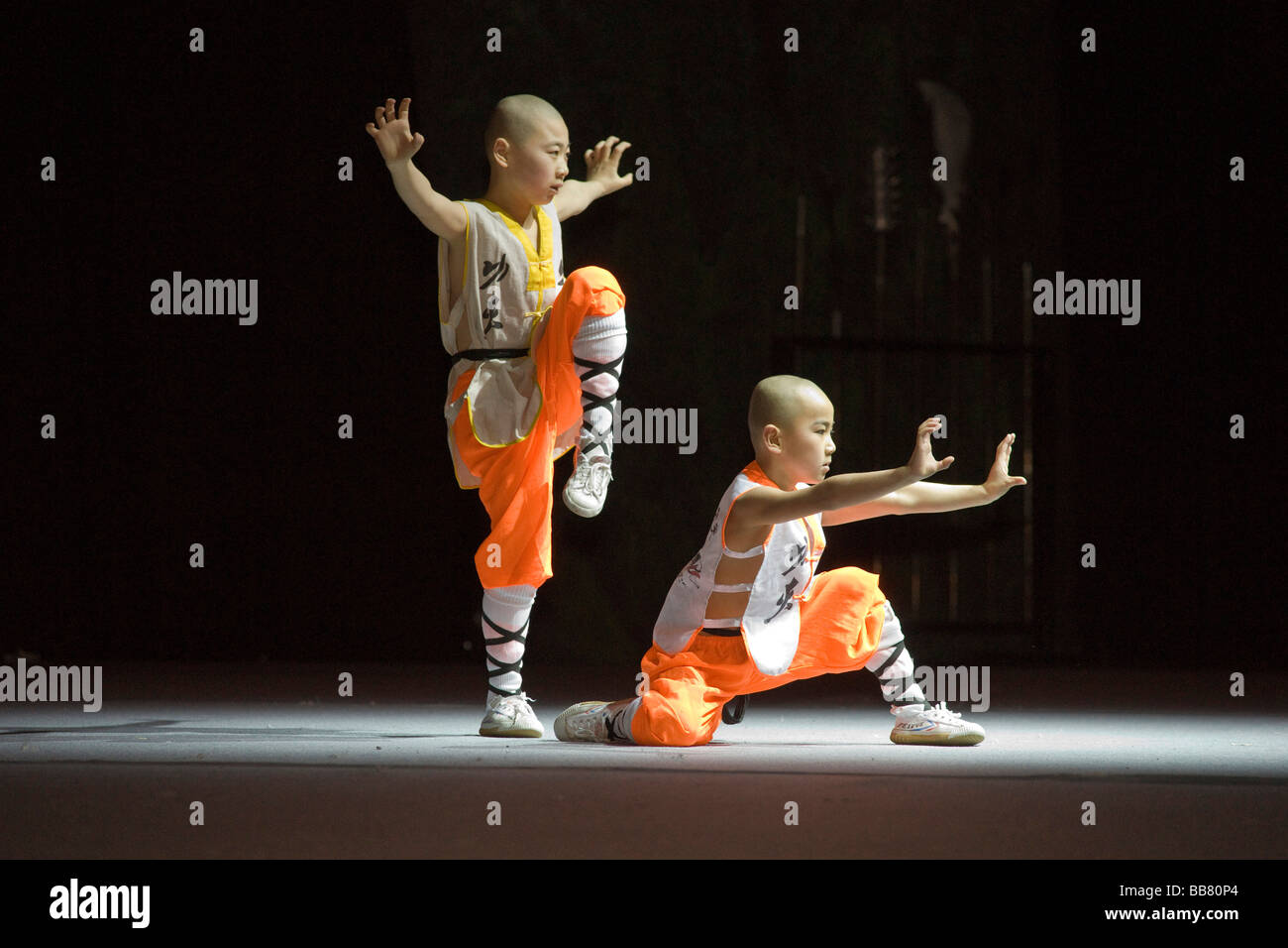 Shaolin Monks durante uno show il 22 marzo 2009 a Berlino, Germania Foto Stock