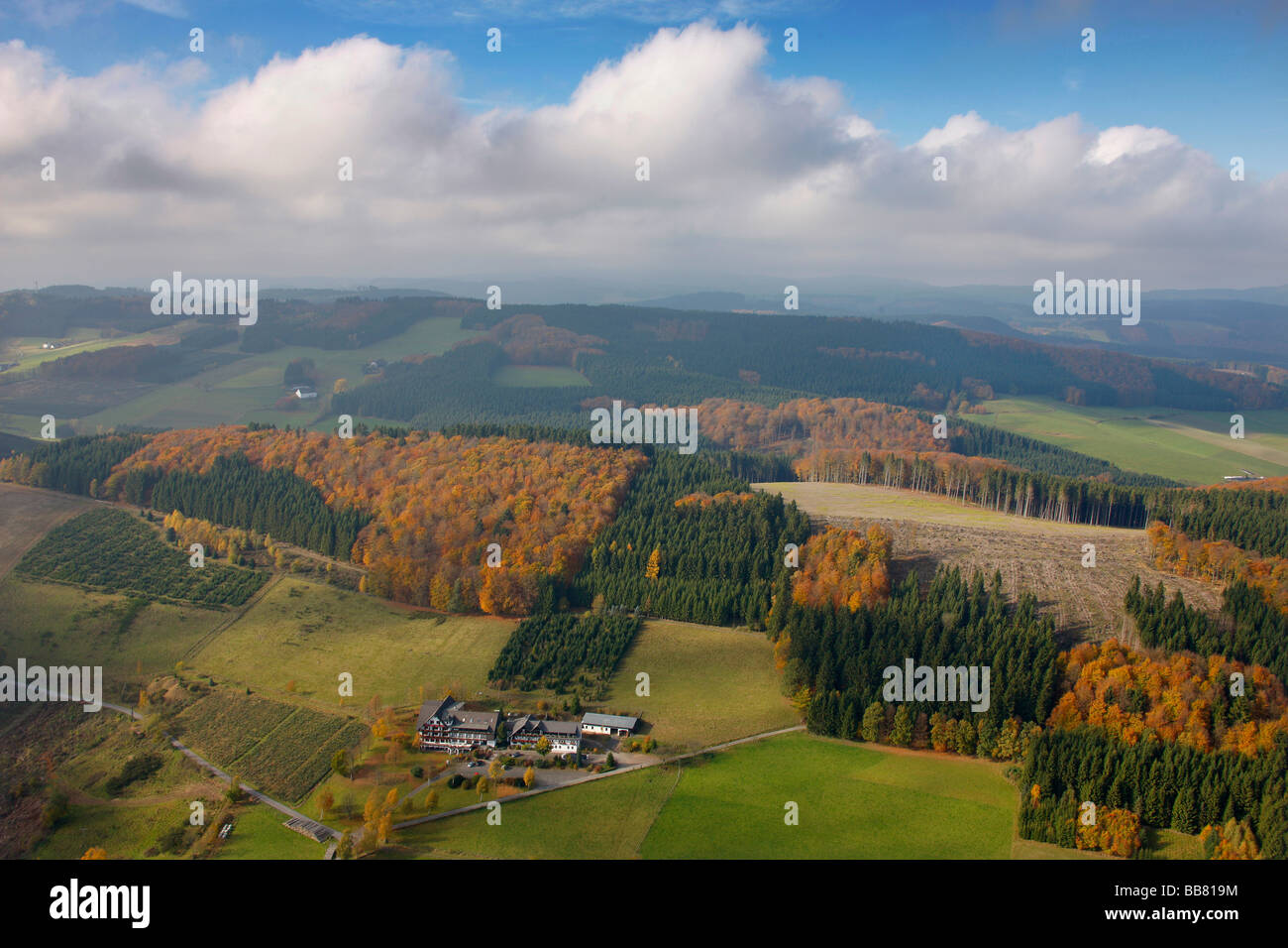 Fotografia aerea, Country inn, Cobbenrode, Eslohe, Sauerland, Hochsauerland distretto, Renania settentrionale-Vestfalia, Germania, Europa Foto Stock