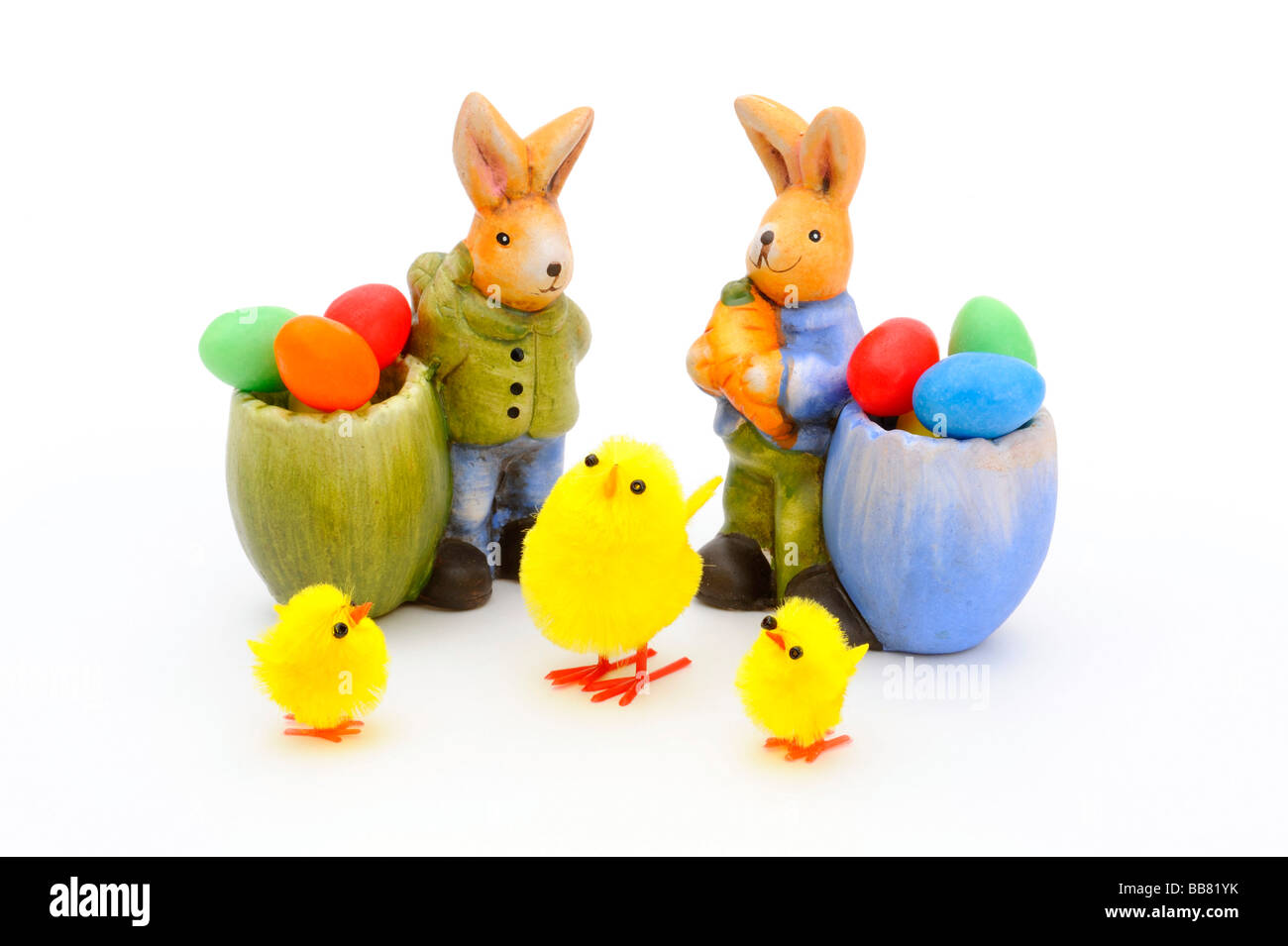 Figurine di conigli pasquali, decorazione di pasqua Foto Stock
