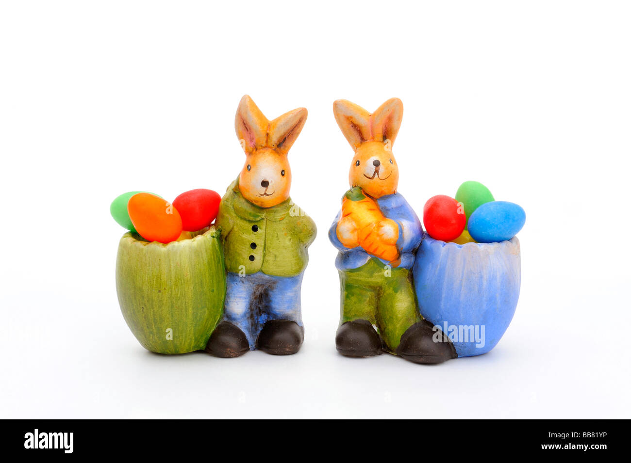 Figurine di conigli pasquali, decorazione di pasqua Foto Stock