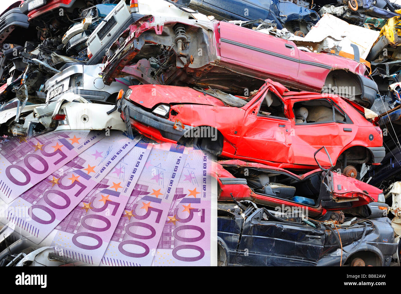 Junk cars, banconote, immagine simbolica per il premio di demolizione Foto Stock
