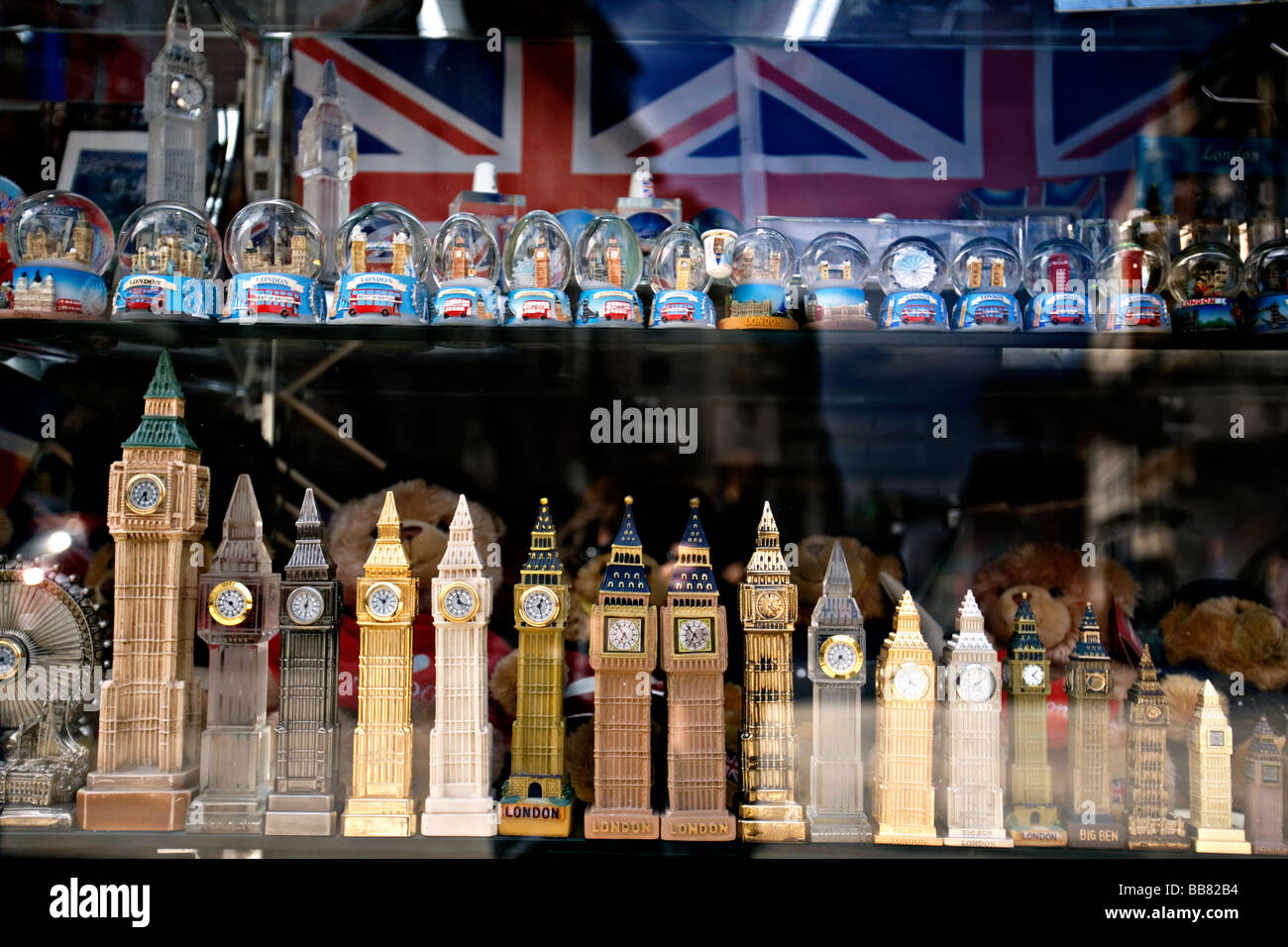 Big Ben modelli in un negozio di Londra per i turisti Foto Stock