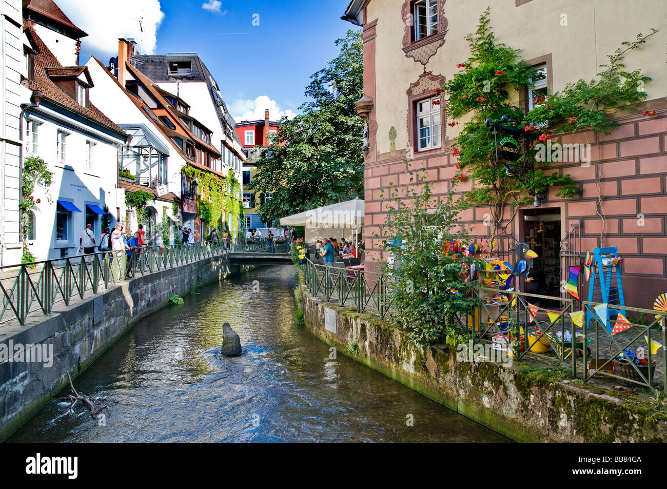Città vecchia di Friburgo Baechle canal, Freiburg im Breisgau, Baden-Wuerttemberg, Germania Foto Stock