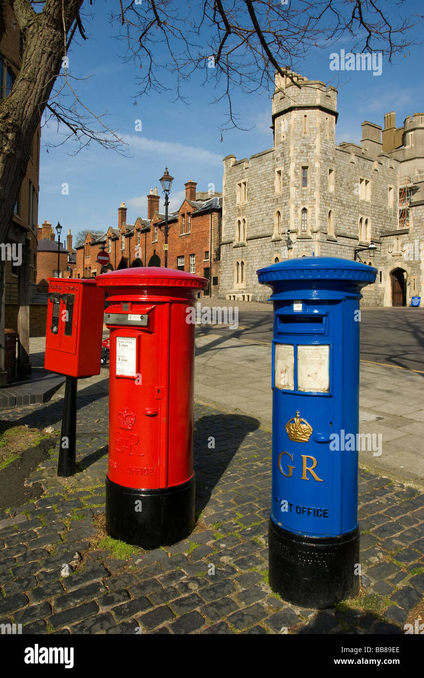 Due vecchie caselle di posta, Windsor, Berkshire, Regno Unito Foto Stock