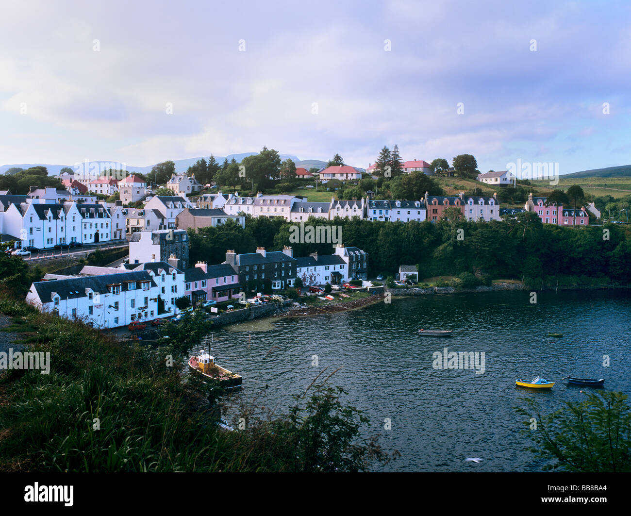 Vista sul porto, Portree, Isola di Skye, Scozia, Regno Unito, Europa Foto Stock