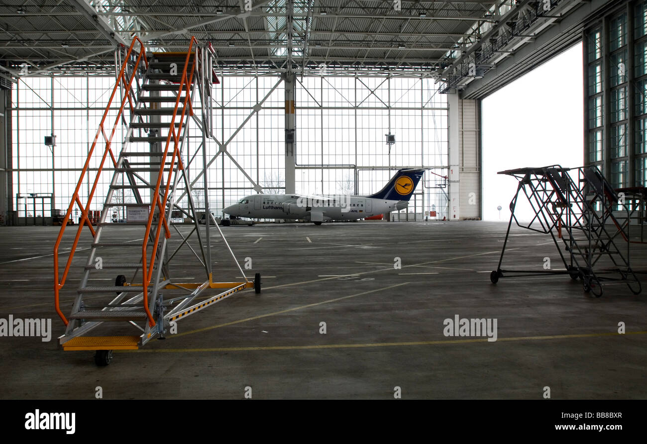 Hangar di manutenzione presso l'aeroporto Franz-Josef-Strauss di Monaco di Baviera, Germania, Europa Foto Stock