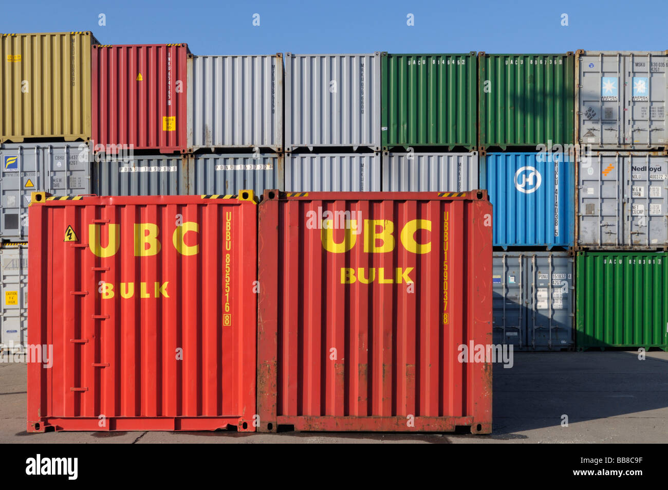 Deposito di container a Bonn terminale per container standard impilate i contenitori ISO, Renania settentrionale-Vestfalia, Germania, Europa Foto Stock