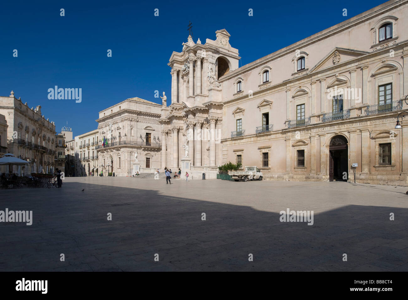 Piazza del Duomo con la cattedrale e i palazzi, Siracusa, Sicilia, Italia Foto Stock