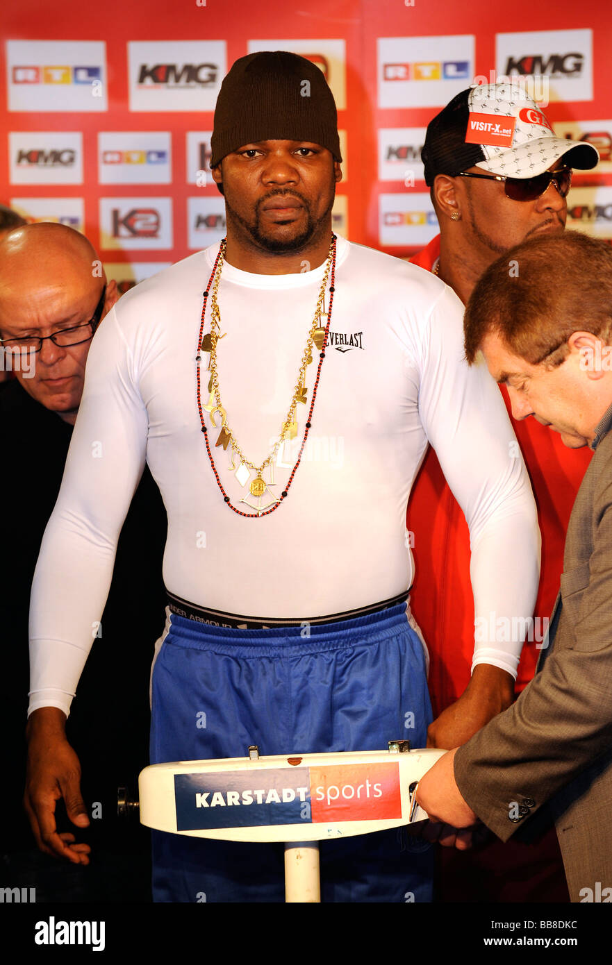 Boxe campionato mondiale lotta WBC Super Juan Carlos Gomez al funzionario pesare-in Foto Stock