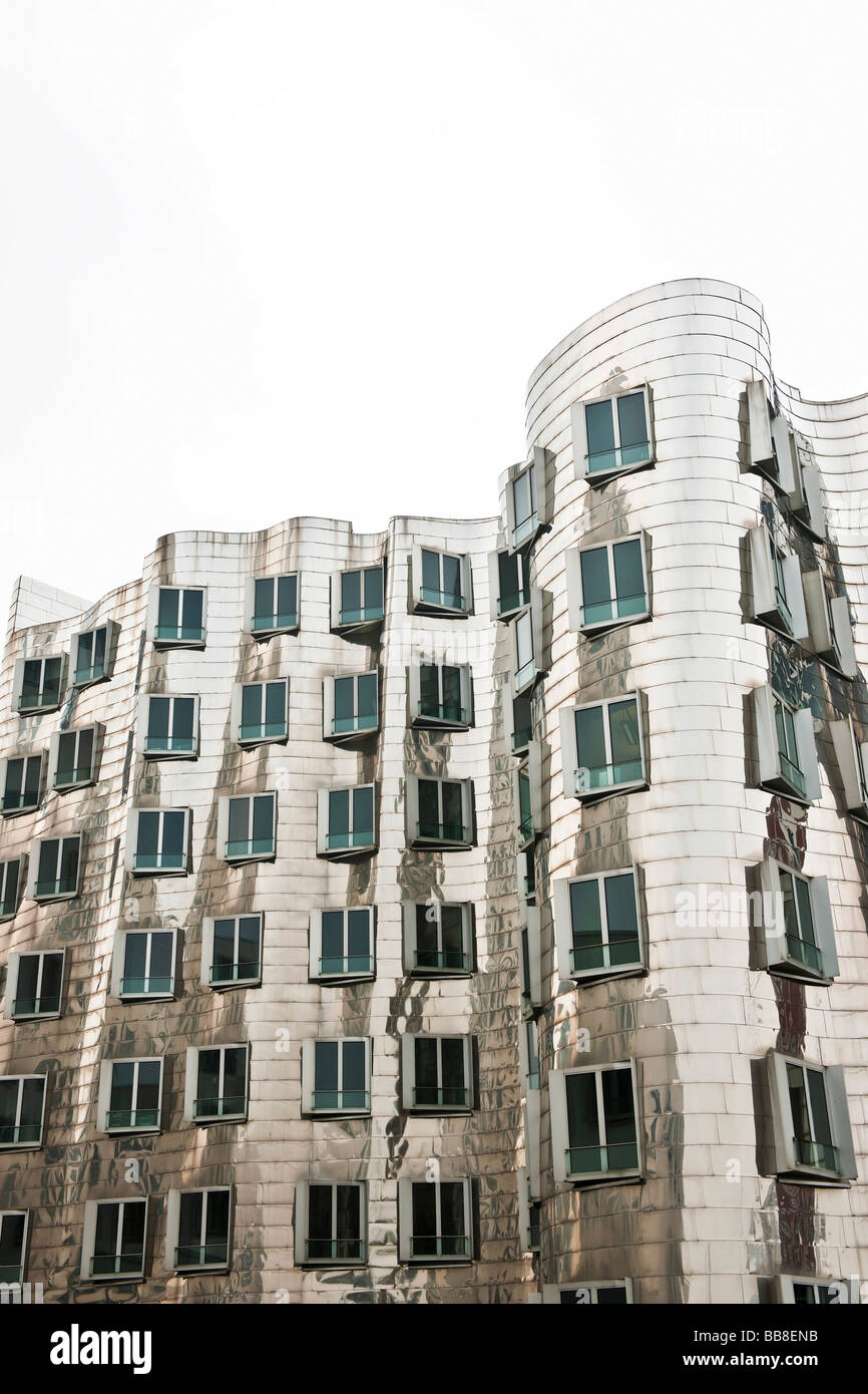 Edifici di Frank Gehry, porto, Duesseldorf, nella Renania settentrionale-Vestfalia, Germania Foto Stock