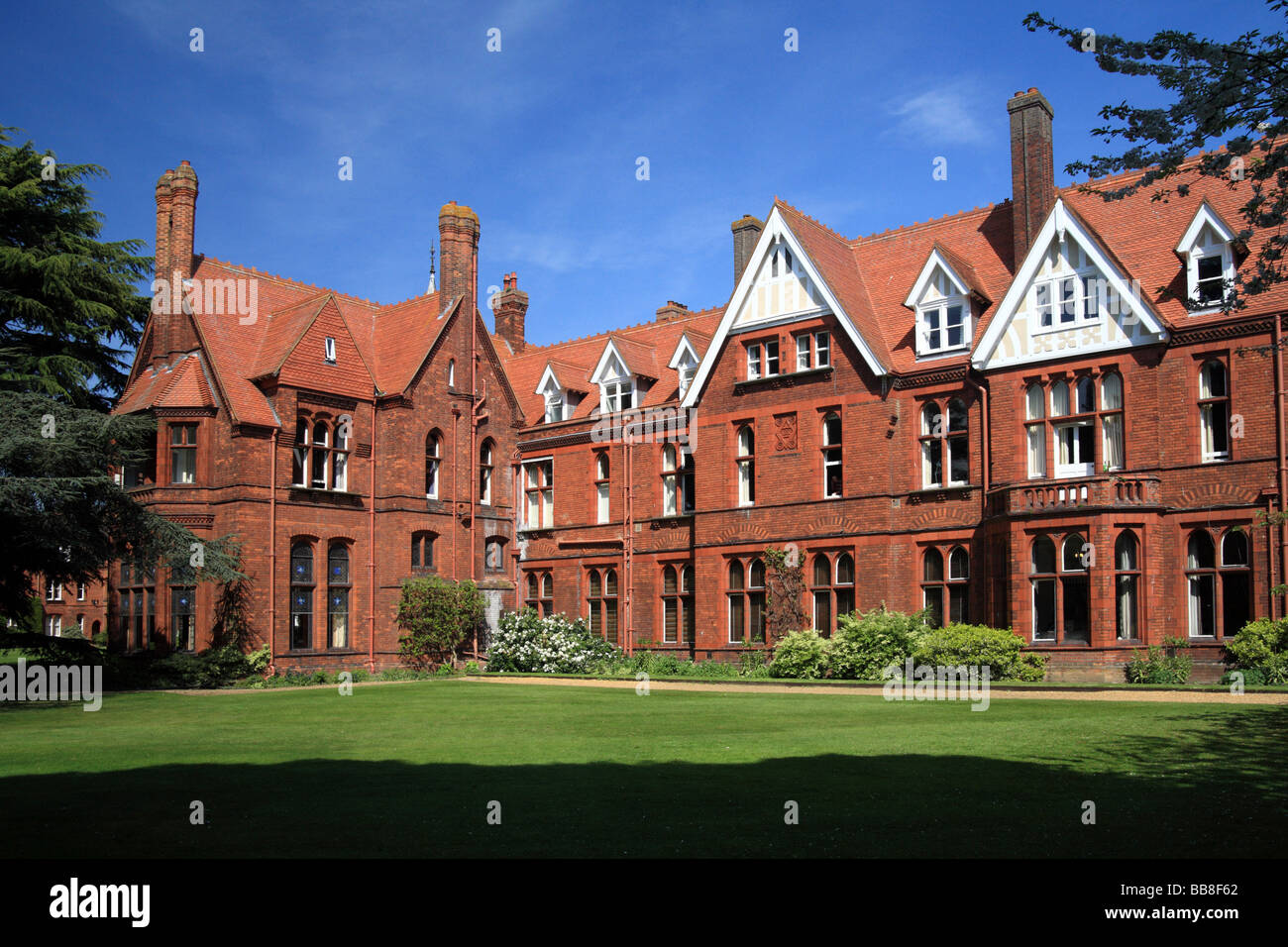 Girton College, Università di Cambridge Emily Davies corte, soleggiata giornata di primavera. Foto Stock