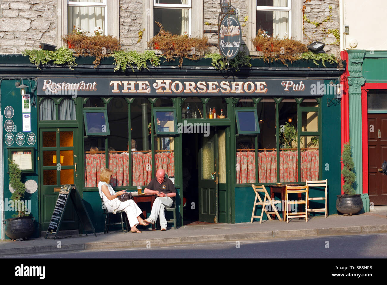 Il ferro di cavallo pub irlandese, Kenmare, Kerry, Irlanda Foto Stock
