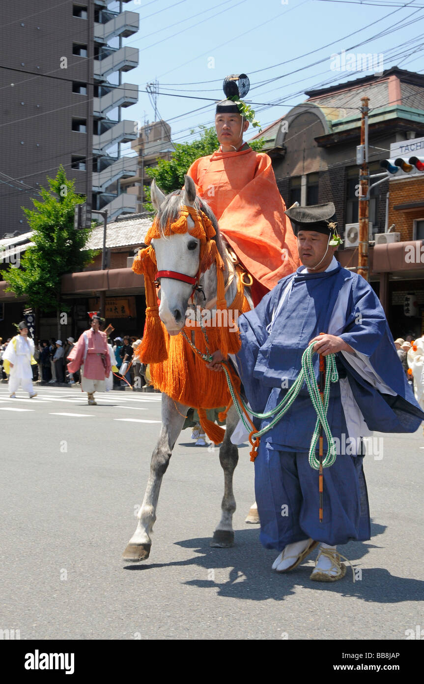 Aoi festival, Processione dal Palazzo Imperiale al Santuario Shimogamo, piloti in costumi tradizionali del periodo Heian Foto Stock
