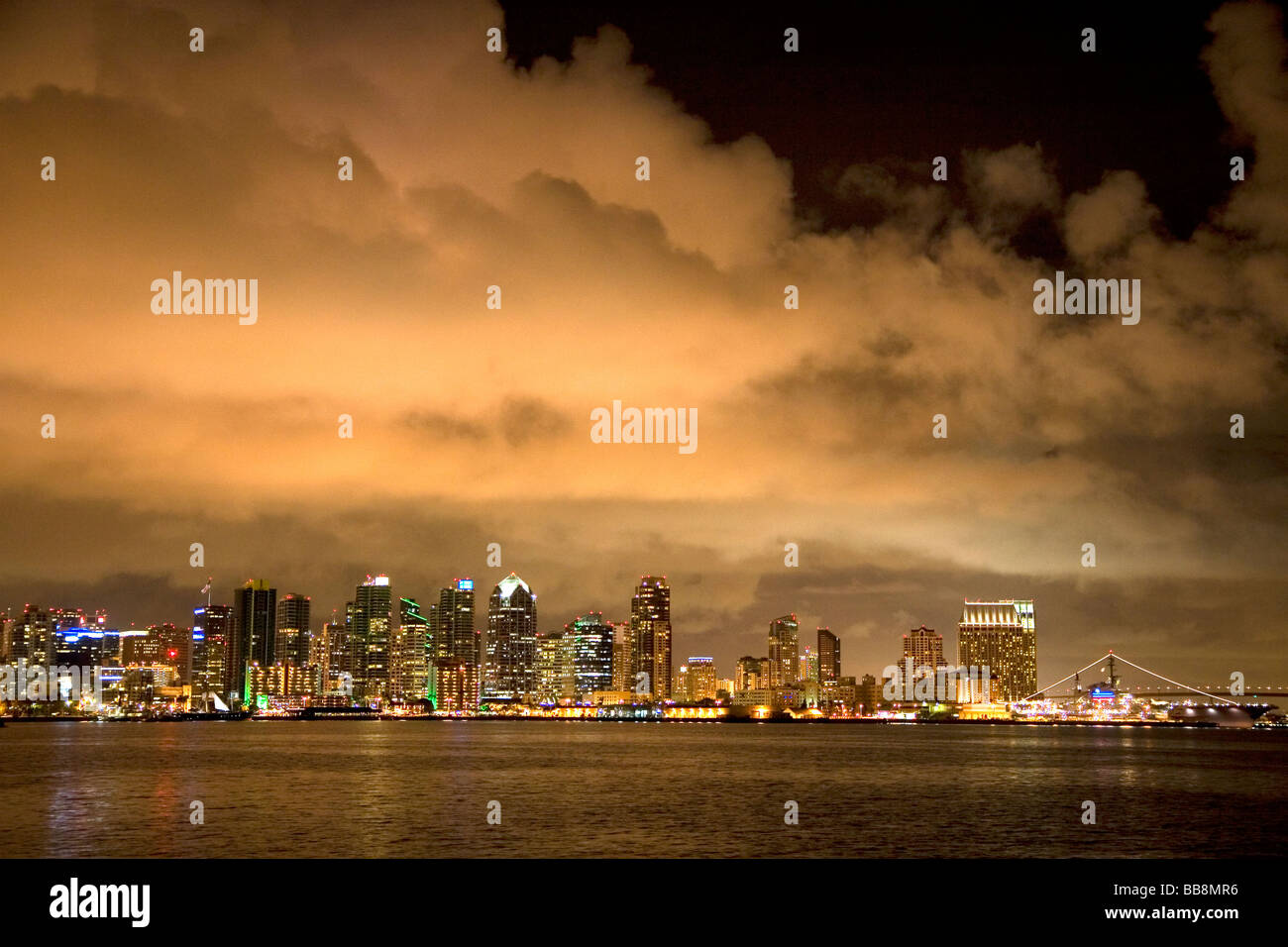 San Diego skyline notturno nel sud della California USA Foto Stock