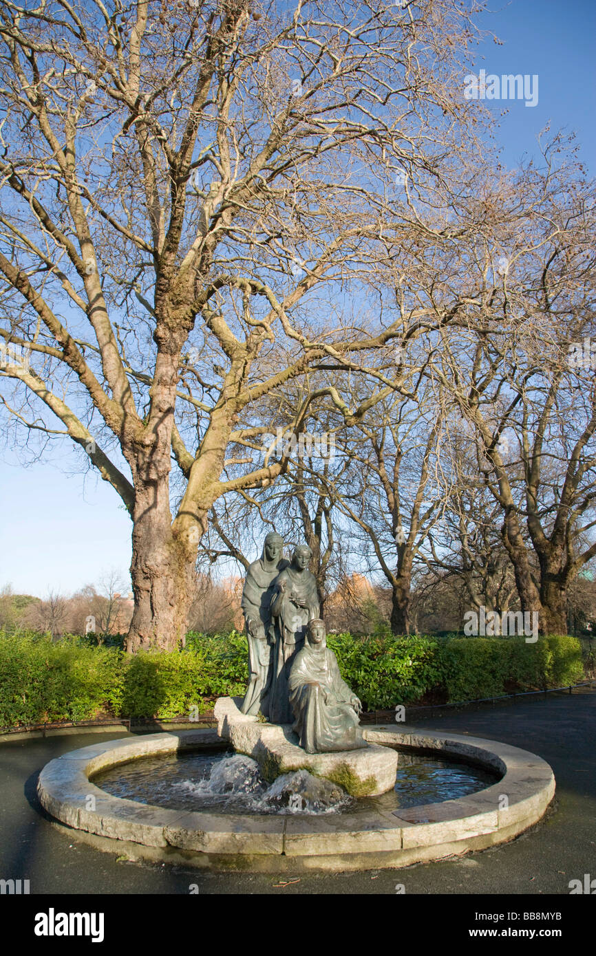 La fontana delle tre Parche, parche statua, St Stephen's Green, Dublino, Irlanda Foto Stock