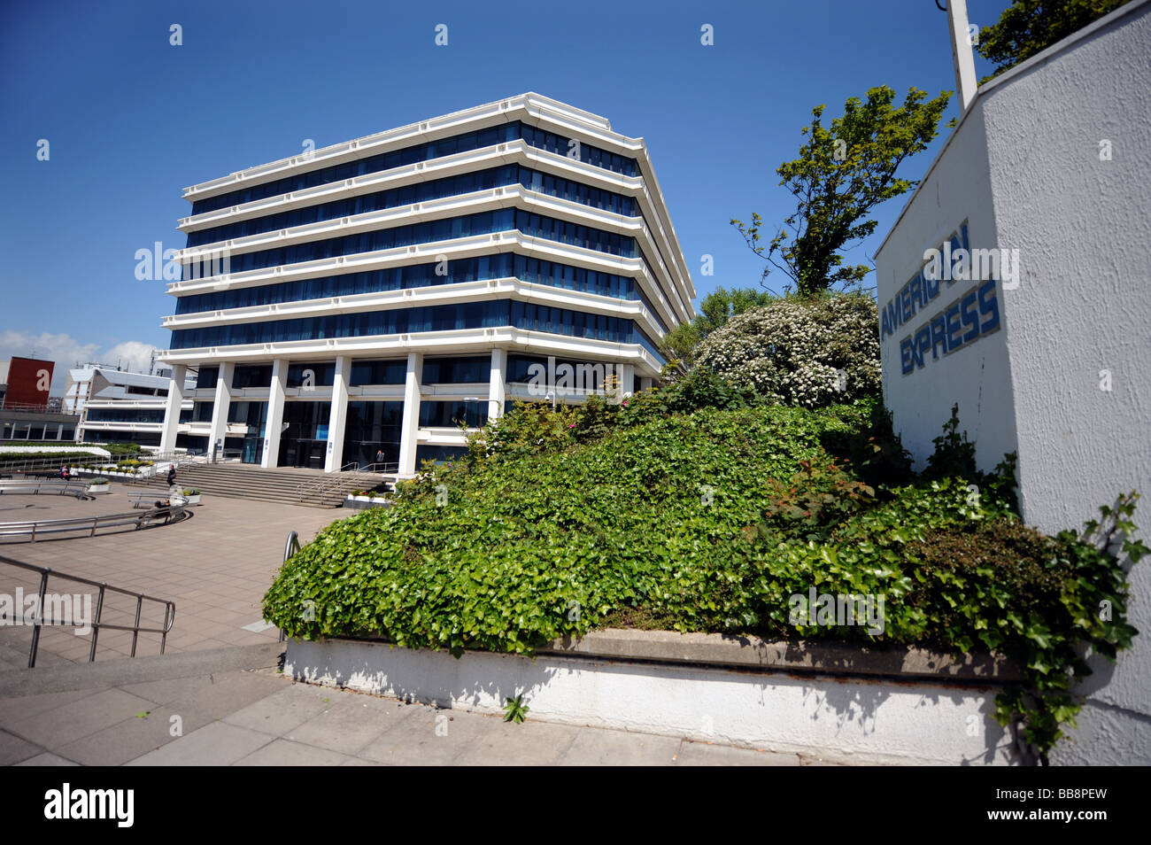 Il vecchio edificio della sede dell'American Express nel centro di Brighton nel 2009 (ora demolito) Foto Stock