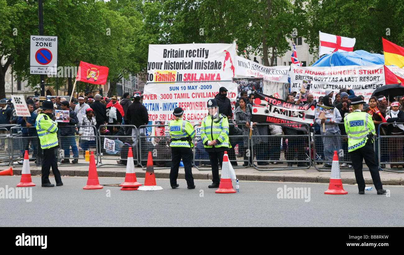 Protesta da parte delle Tigri Tamil sostenitori a Westminster, Londra Foto Stock