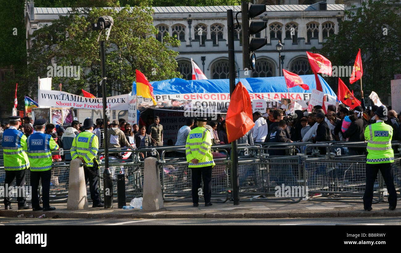 Protesta da parte delle Tigri Tamil sostenitori a Westminster, Londra Foto Stock