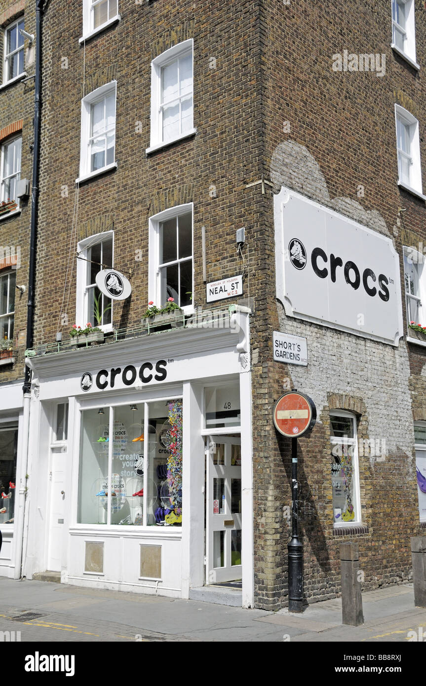 Crocs negozio di calzature Neal angolo di strada di breve giardini del Covent Garden di Londra Inghilterra REGNO UNITO Foto Stock