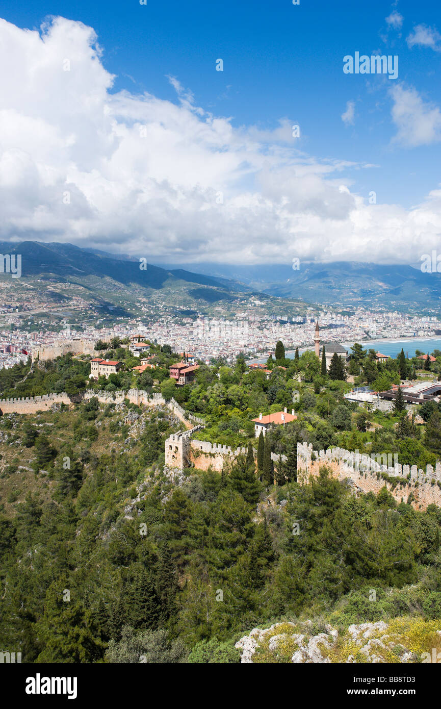 La vista sulla città dal Castello Interiore (Ic Kale), Alanya, costa mediterranea, Turchia Foto Stock