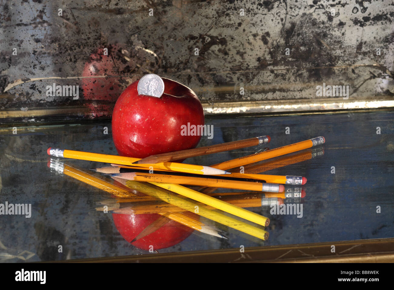 Matite e mele American hard times, risparmi Foto Stock