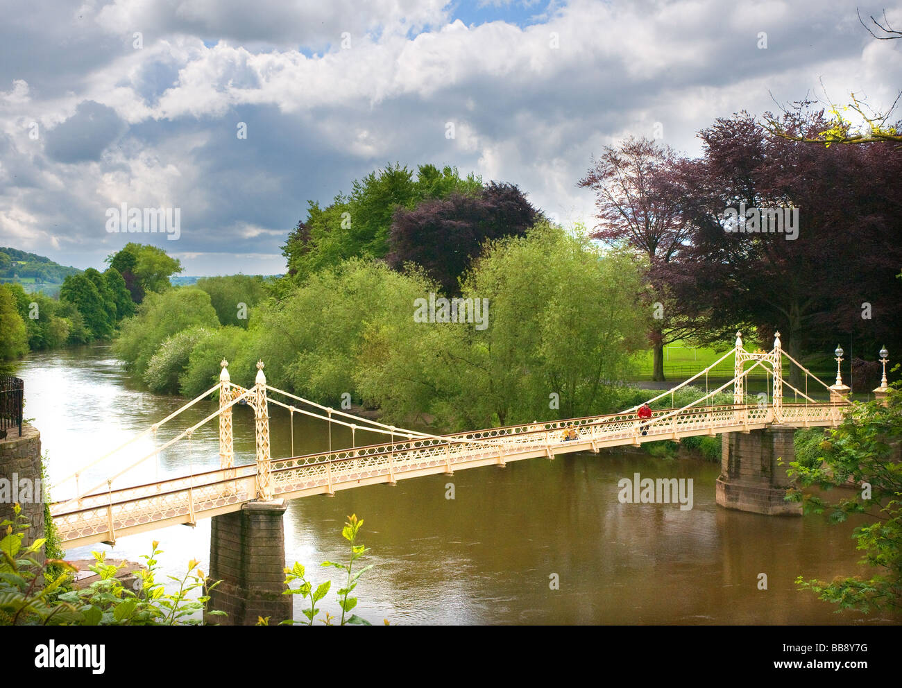 Victoria ponte pedonale oltre il fiume Wye Hereford REGNO UNITO Foto Stock