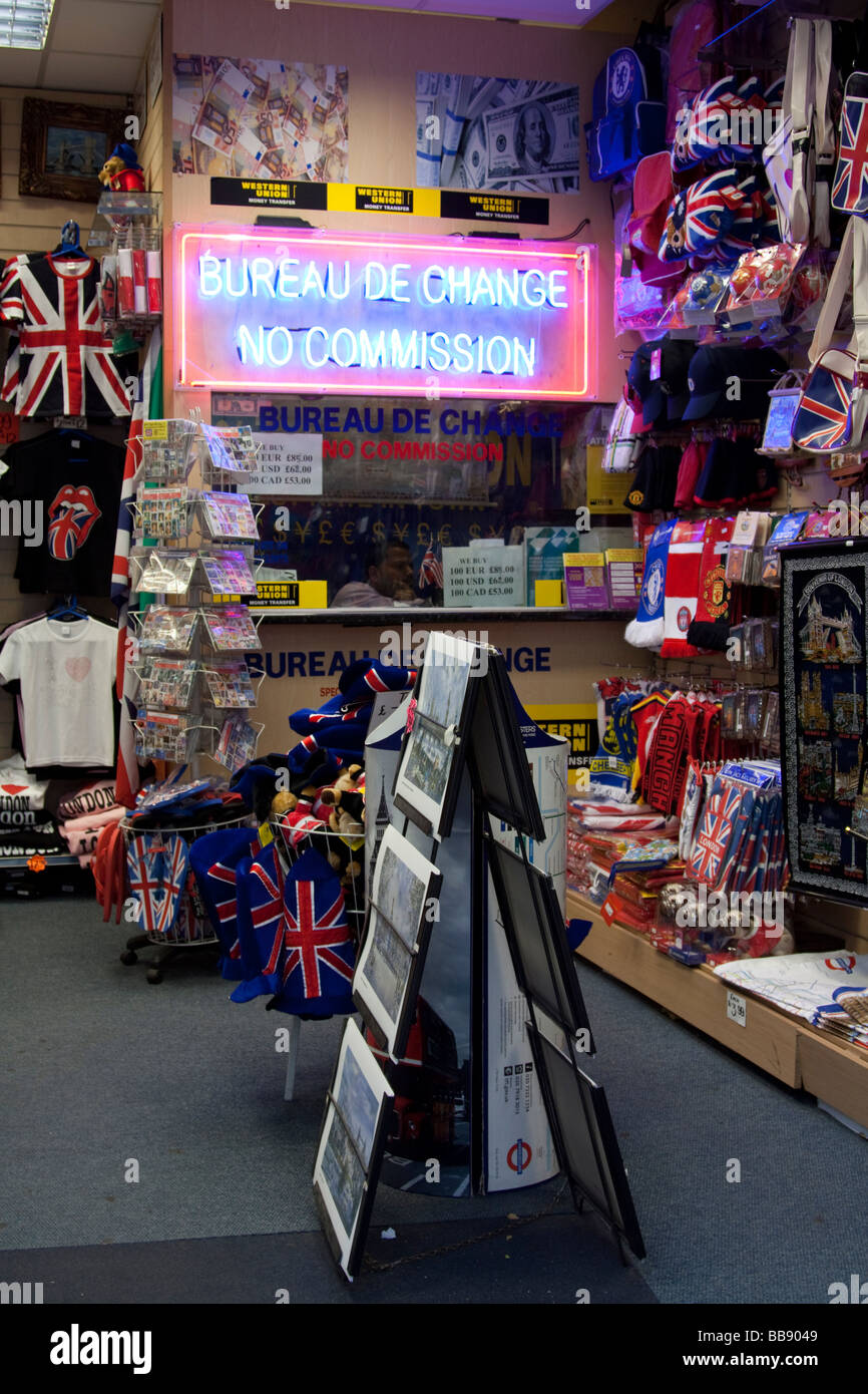 Bureau de Change nel souvenir turistici & regali Westminster London Foto Stock