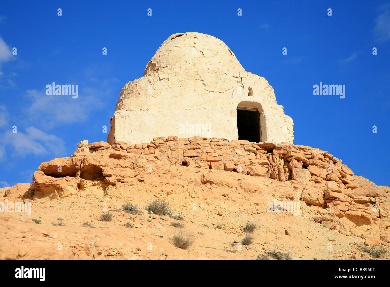 Tomba di un marabout (uomo santo) nei pressi di Douiret, Tunisia Foto Stock