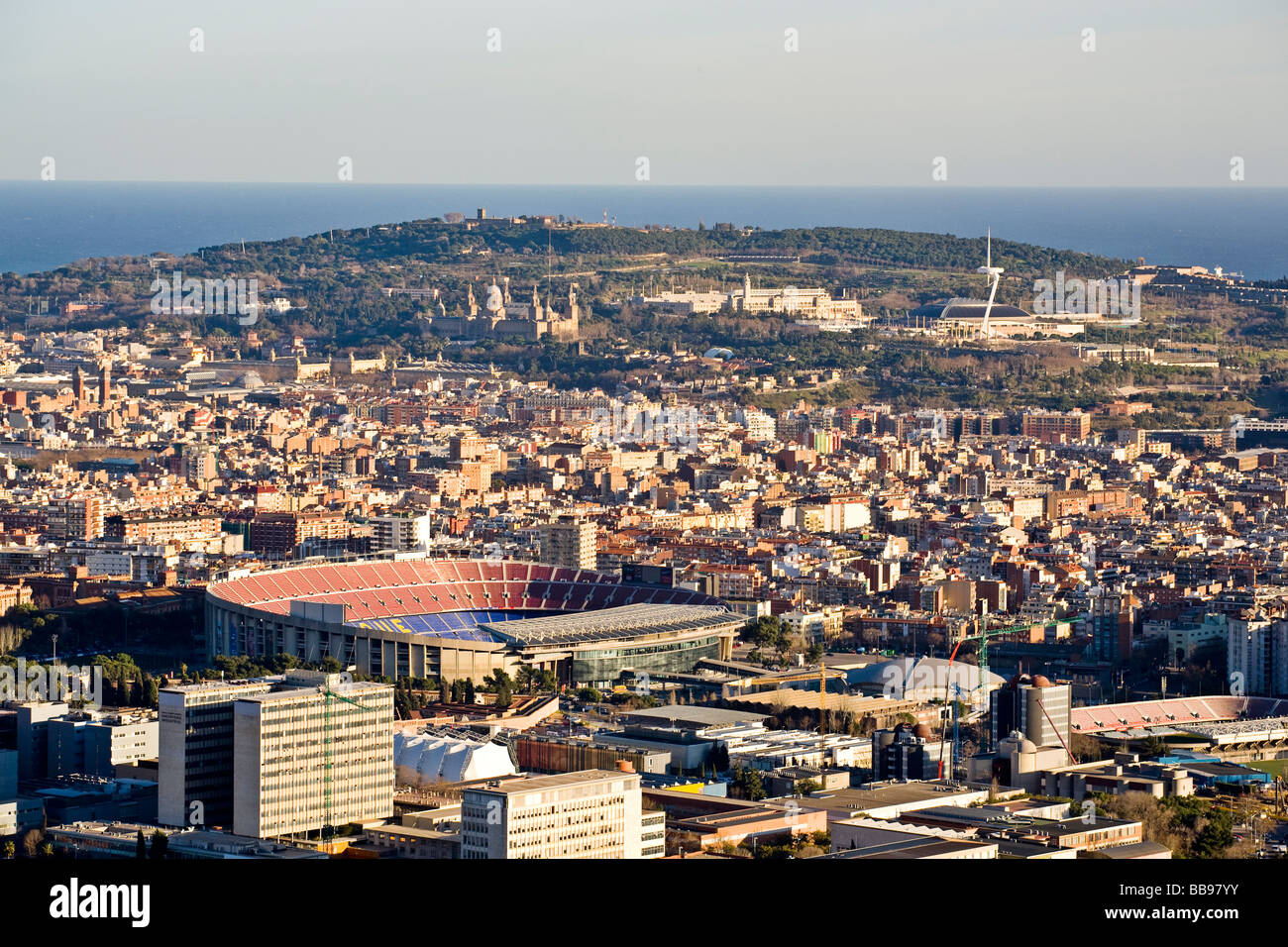 Stadio Camp Nou e Montjuic mmountain panoramica Foto Stock